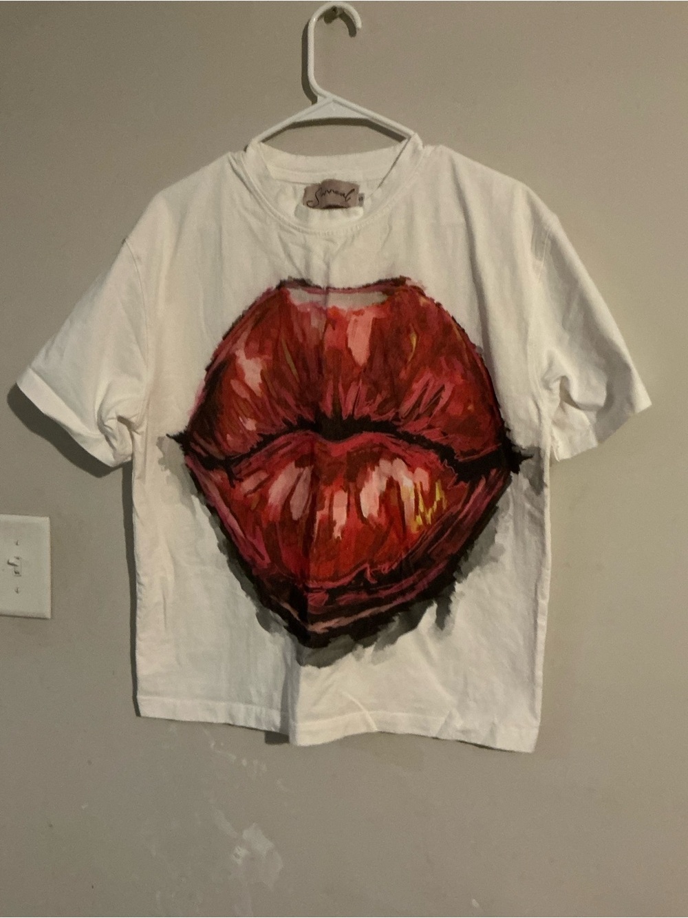 White women Short Sleeve Tee with Bold Red Lip Print